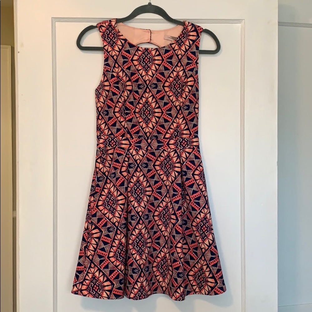 NWOT Pink geometric open back dress- Size small